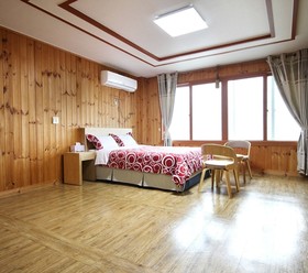 Jeju Kidsgajok Badatgahauseu