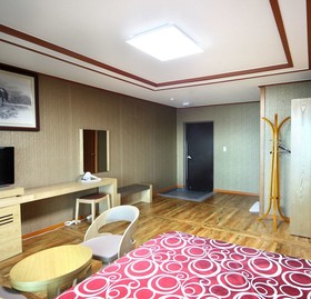 Jeju Kidsgajok Badatgahauseu