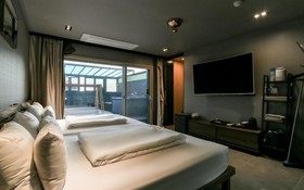 Seogwipo Black Land Lace Spa Pension