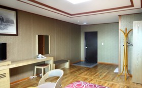 Seogwipo Hyeongjebawibada Pension