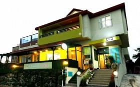 Seogwipo Jijunghae Pool Villa Pension