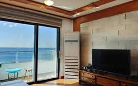 Seogwipo Jijunghae Pool Villa Pension