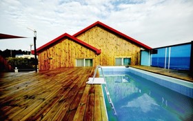 Seogwipo Jijunghae Pool Villa Pension