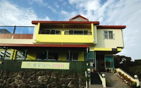 Seogwipo Jijunghae Pool Villa Pension
