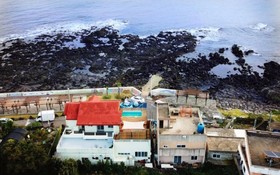 Seogwipo Jijunghae Pool Villa Pension