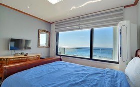 Seogwipo Jijunghae Pool Villa Pension