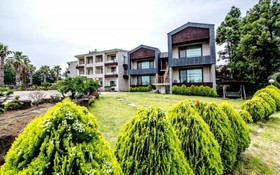 Seogwipo Jungmun Happy Sketch Pension