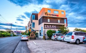 Seogwipo Poonghyang Village Pension