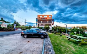 Seogwipo Poonghyang Village Pension