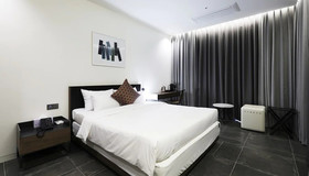 Kynd Hotel