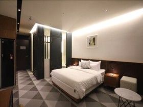 Kynd Hotel