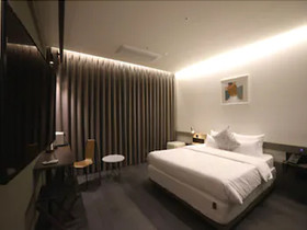 Kynd Hotel
