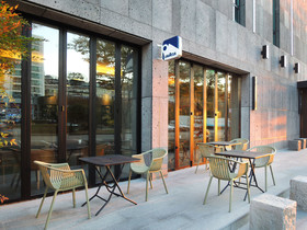 Vine Hotel