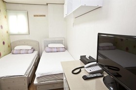 24 Guesthouse Edae