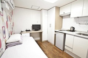 24 Guesthouse Edae