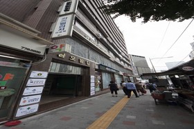 24 Guesthouse Myeongdong Town