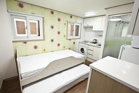 24 Guesthouse Sinchon