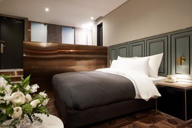 9 Brick Hotel