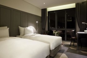 9 Brick Hotel