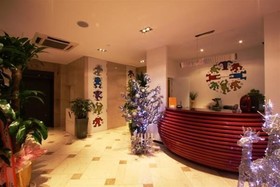 At Noon Hotel Sinchon