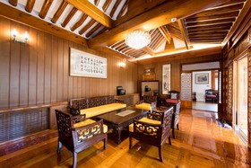 Bonum 1957 Hanok Stay and Hotel