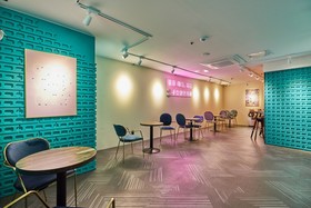 Doksan Hotel In Cafe