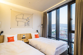 Glue Hotel