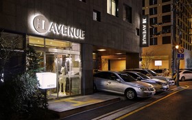 H Avenue Hotel