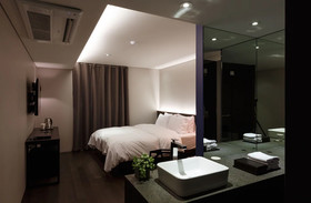 H Hotel