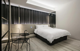 H Hotel