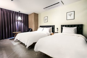 Hotel 9 in Dongdaemoon