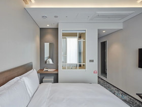 Hotel In 9