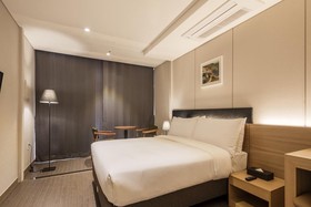 The First Stay Hotel