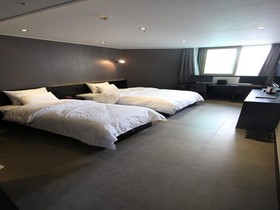 Hotel Rainbow II
