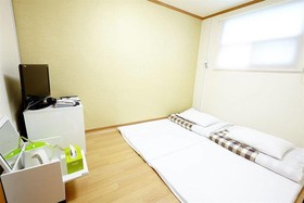 Hotel Sleepy Panda Stream Walk