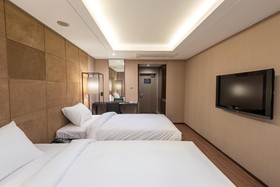 The Connoisseur Residence Hotel
