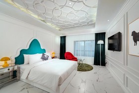 The Connoisseur Residence Hotel