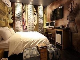 Lush Hotel Hwagok