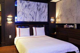Hotel Signature