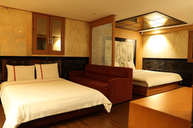 Hotel Signature