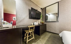 Nokbeon Hotel Galley