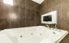 Nokbeon Hotel Galley