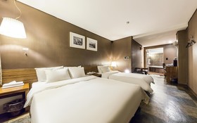 Nokbeon Hotel Galley