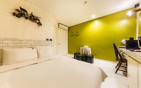 Nokbeon Hotel Galley