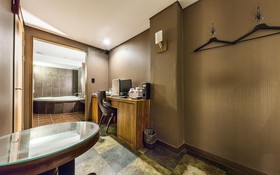 Nokbeon Hotel Galley