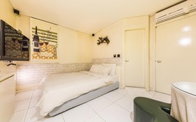 Nokbeon Hotel Galley