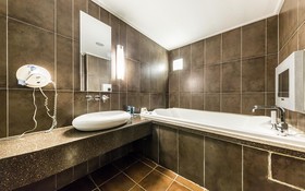 Nokbeon Hotel Galley