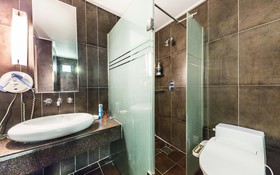 Nokbeon Hotel Galley