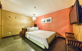 Nokbeon Hotel Galley