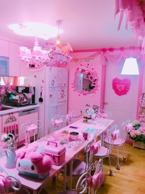 Pink  Bed And Breakfast Hostel